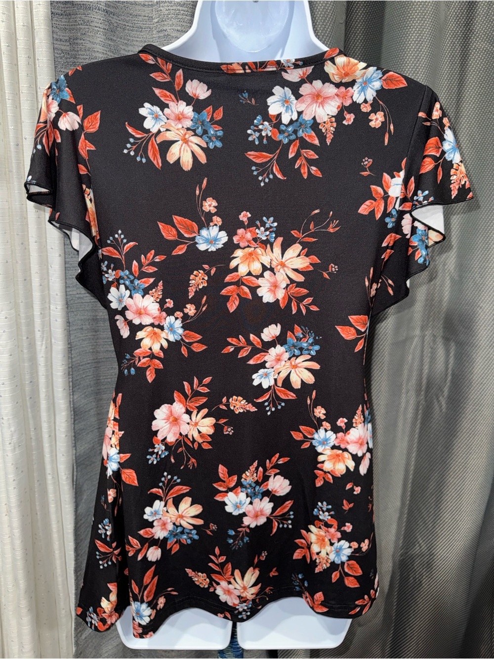 Ekouaer- Black Floral Surplice Peplum Top
Size Small - Picture 3 of 13